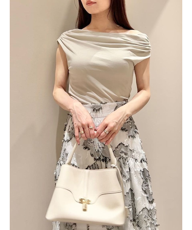 ルーズネックカットプルオーバー