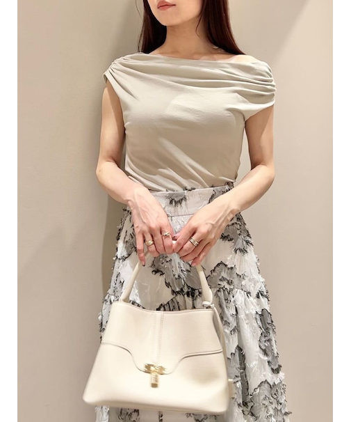 ルーズネックカットプルオーバー