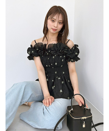 オフショルフリルブラウス