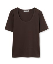 UネックTシャツ