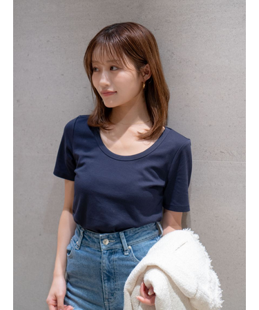 UネックTシャツ