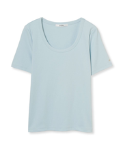 UネックTシャツ