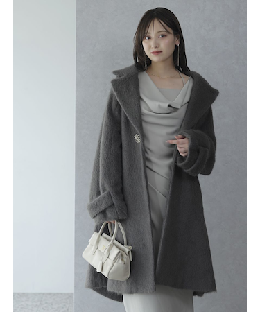 ブローチ付きシャギーロングコート