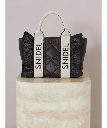 フリルキルティングロゴバッグ