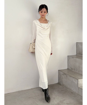 ドレープバックサテンロングワンピース