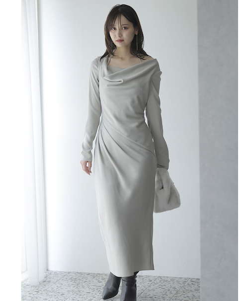 ドレープバックサテンロングワンピース