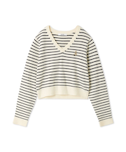 ブローチ付きニットプルオーバー