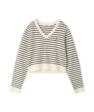 ブローチ付きニットプルオーバー