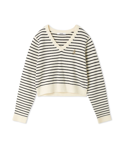 ブローチ付きニットプルオーバー