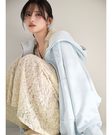 エンブレムボンディングパーカー