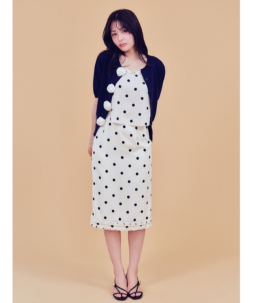 フリルディテールミディスカート