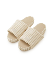 ワイドリブルームシューズ