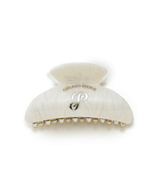 エンブレムモチーフヘアクリップ