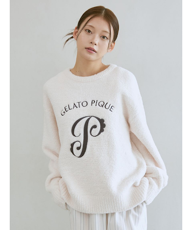 パウダーエンブレムモチーフプルオーバー