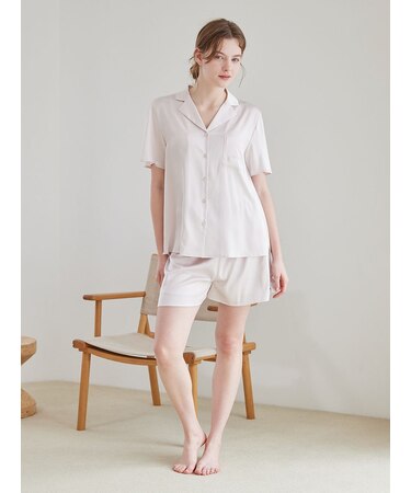 サテンショートパンツ