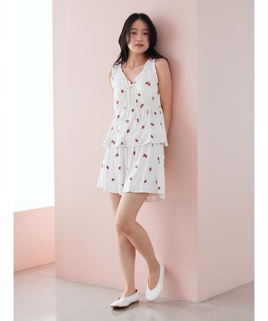 ストロベリー柄ショートパンツ