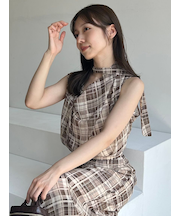 ドレープネックノースリーブブラウス