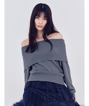 ワイドカラーオフショルダープルオーバー