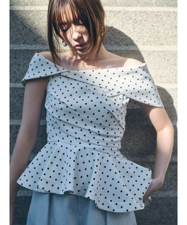 オフショルカラーアシメペプラムトップス