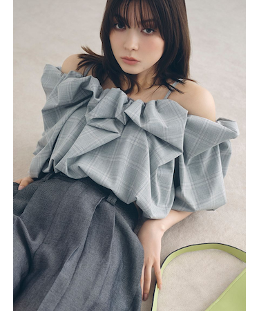ボリュームパフブラウス