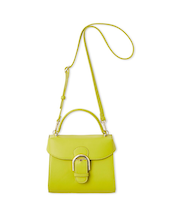 トラペーズフラップバックルバッグ