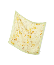 サテンシルクフラワースカーフ