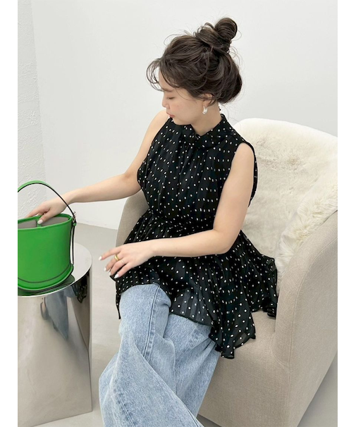 リボンタイホルターブラウス