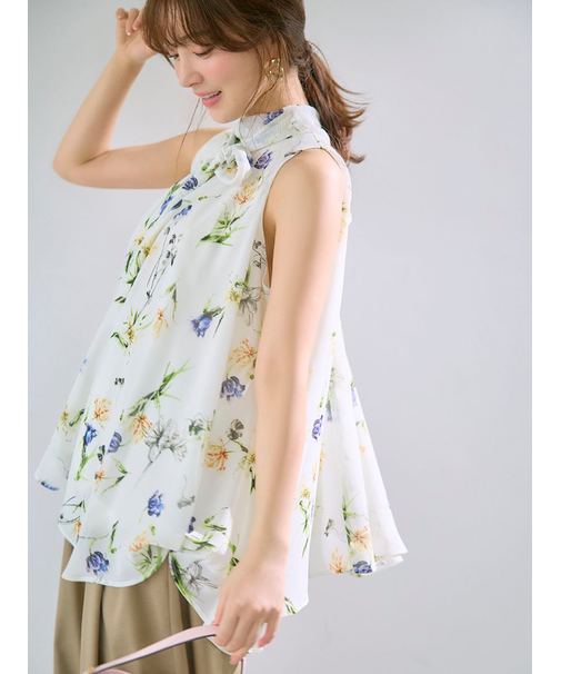 リボンタイホルターブラウス