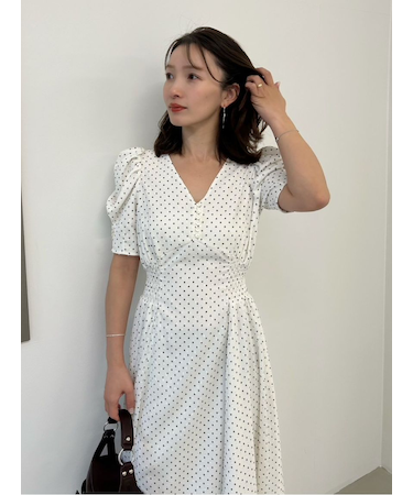 パフスリーブドットワンピース