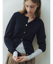 シルクブレンドクルーネック金釦ニットカーディガン／ウォッシャブル