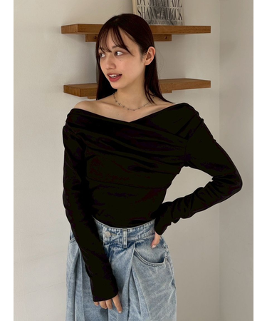 ギャザーオフショルカットソー