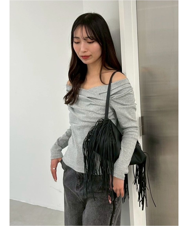 ギャザーオフショルカットソー