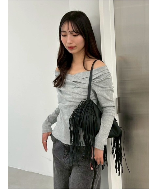 ギャザーオフショルカットソー