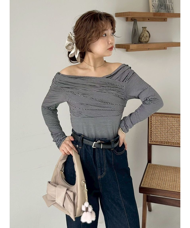 ギャザーオフショルカットソー
