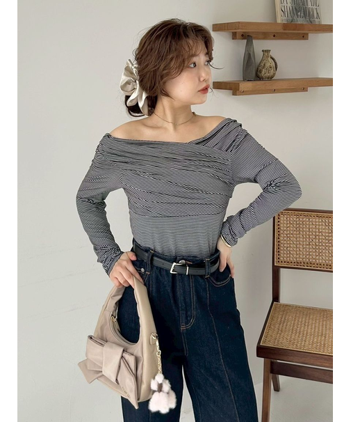 ギャザーオフショルカットソー