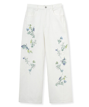 フラワーエンブロイダリーデニムパンツ