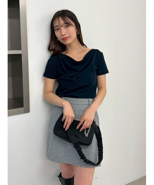 ドレープネックオフショルカットソー／ウォッシャブル