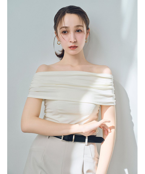 オフショルカットソー