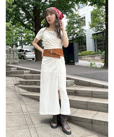 デコルテカットワンピース