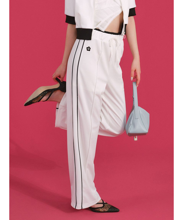 【LILY BROWN×MARY QUANT】デイジー刺繍セミフレアトラックパンツ