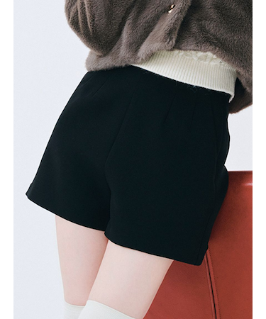 ミニマルショートパンツ