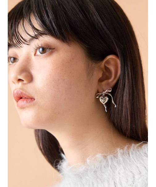 ハートリボンピアス