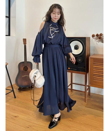 ショルダーオープンワンピース