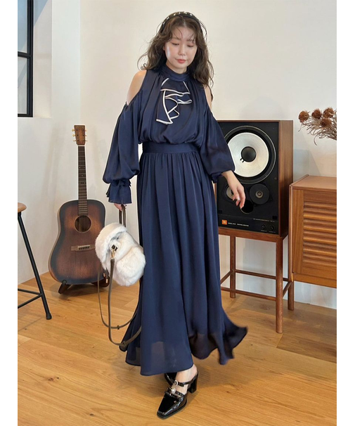 ショルダーオープンワンピース