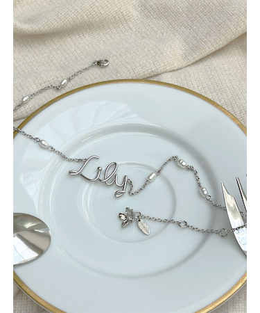 Lilyモチーフネックレス