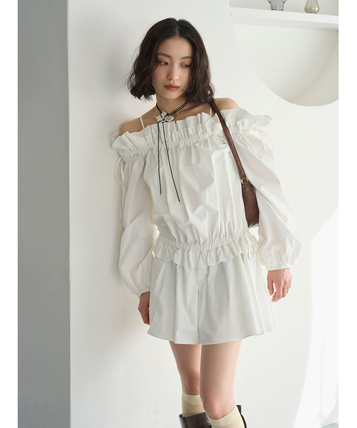 デコルテフリルミニロンパース