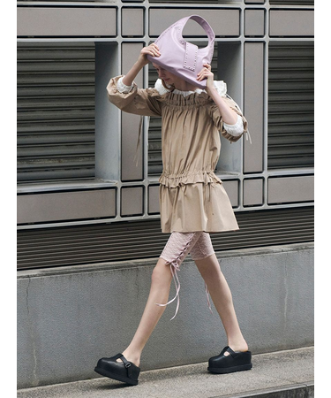 デコルテフリルミニロンパース