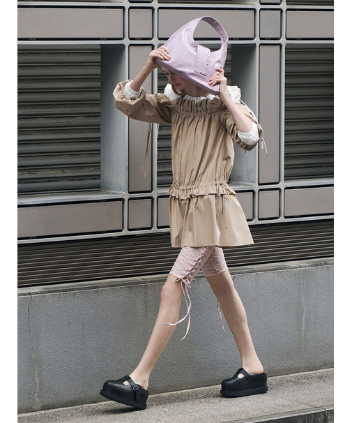 デコルテフリルミニロンパース