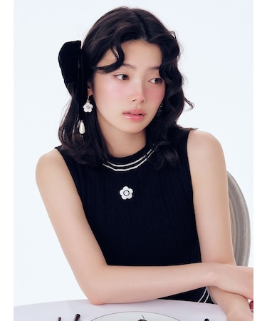 【LILY BROWN×MARY QUANT】デイジー刺繍ケーブルノースリニット