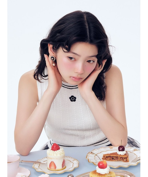 【LILY BROWN×MARY QUANT】デイジー刺繍ケーブルノースリニット